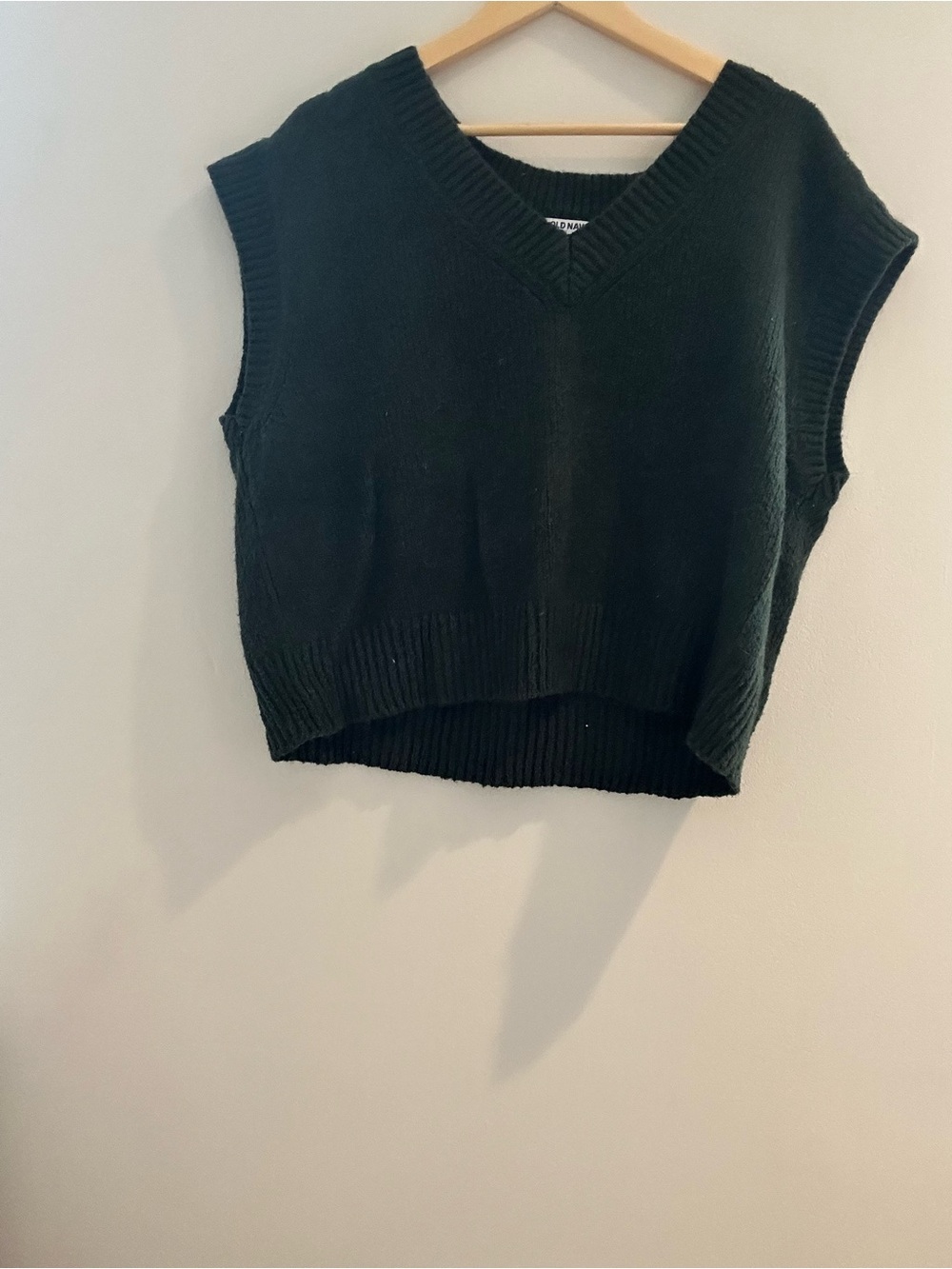 Old Navy Black V-Neck Sleeveless Sweater Vest